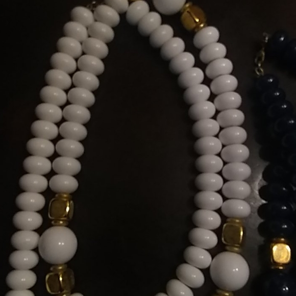 Two retro pair of beaded necklaces - Picture 2 of 3